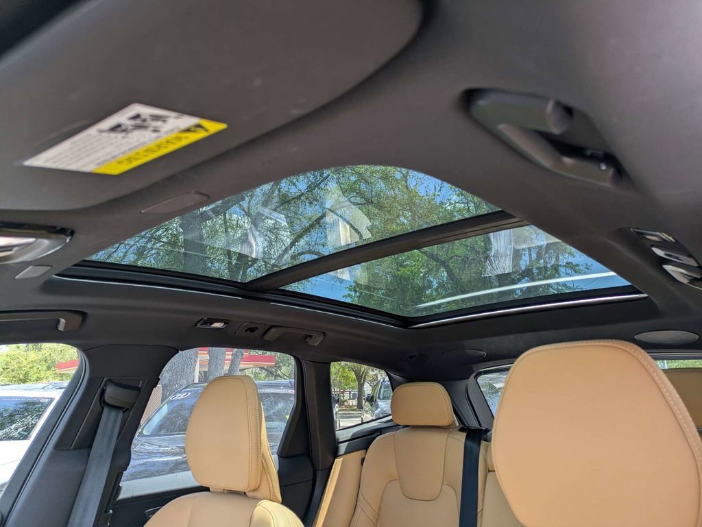 Used 2023 Volvo XC60 B5 Ultimate w/ Protection Package Premier AWD/4WD image 24