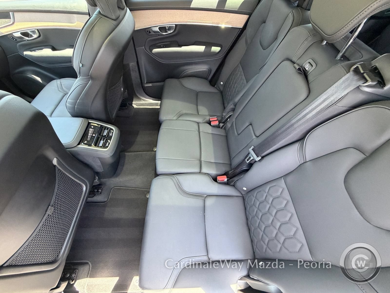 Used 2025 Volvo XC90 B5 Plus AWD/4WD image 16