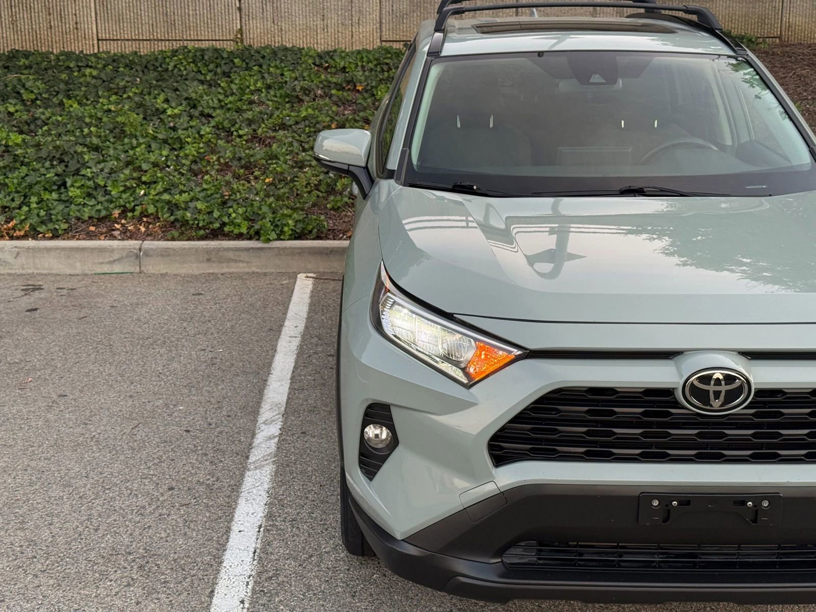 Used 2019 Toyota RAV4 XLE w/ Convenience Package FWD image 6