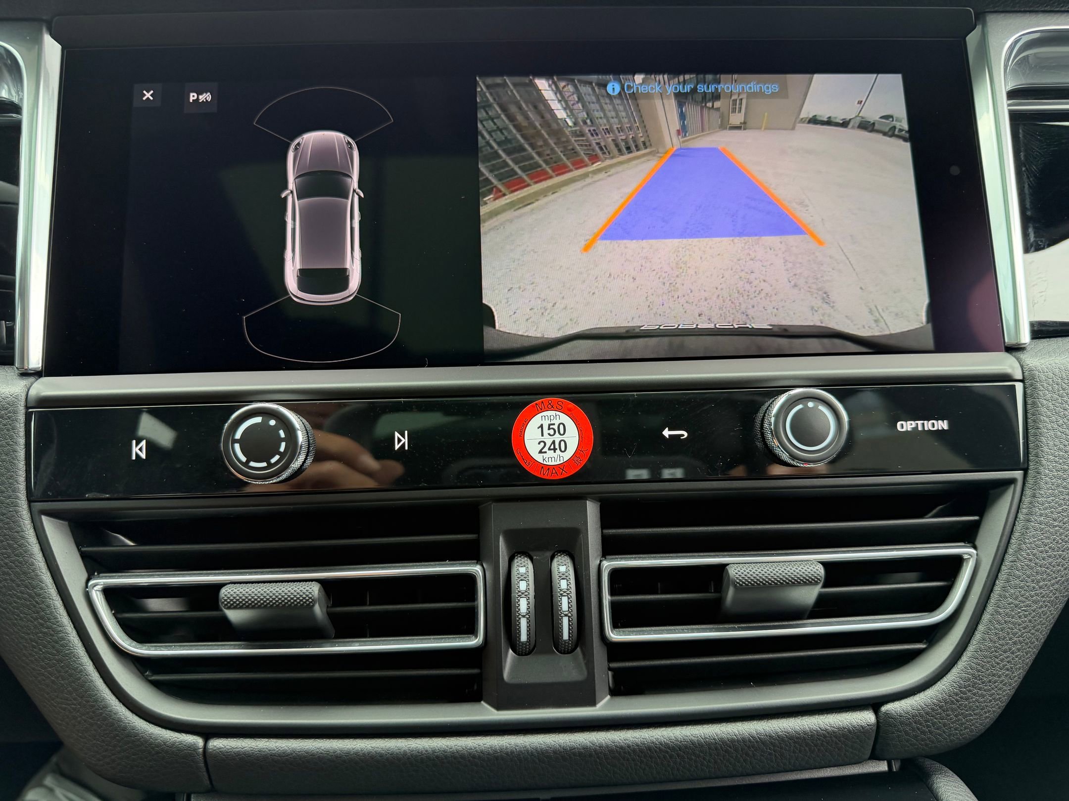 Certified 2026 Porsche Macan AWD/4WD image 31