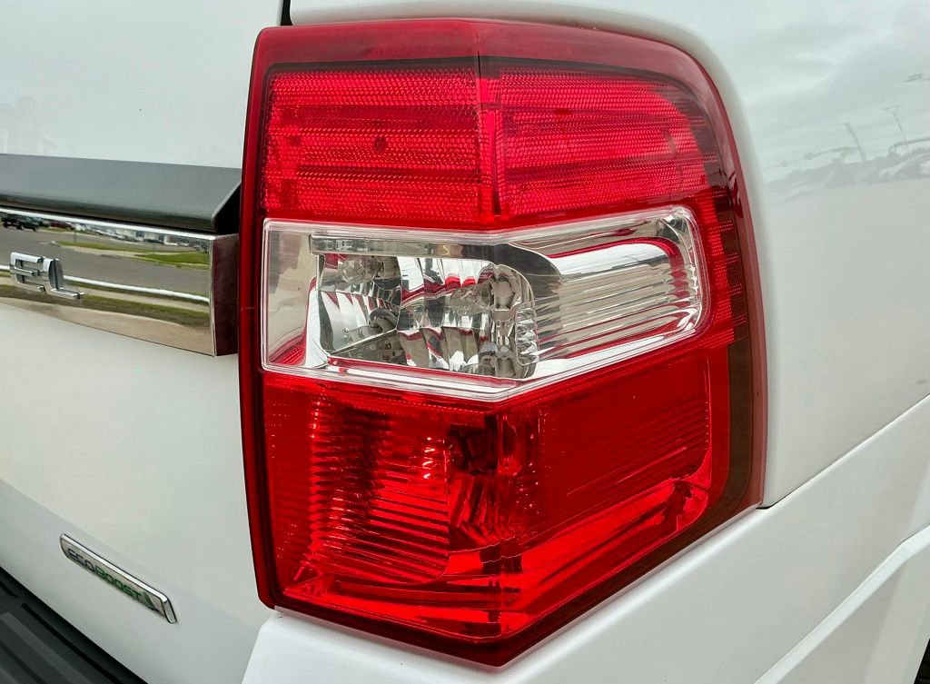 Used 2017 Ford Expedition EL XLT w/ Equipment Group 201A AWD/4WD image 16