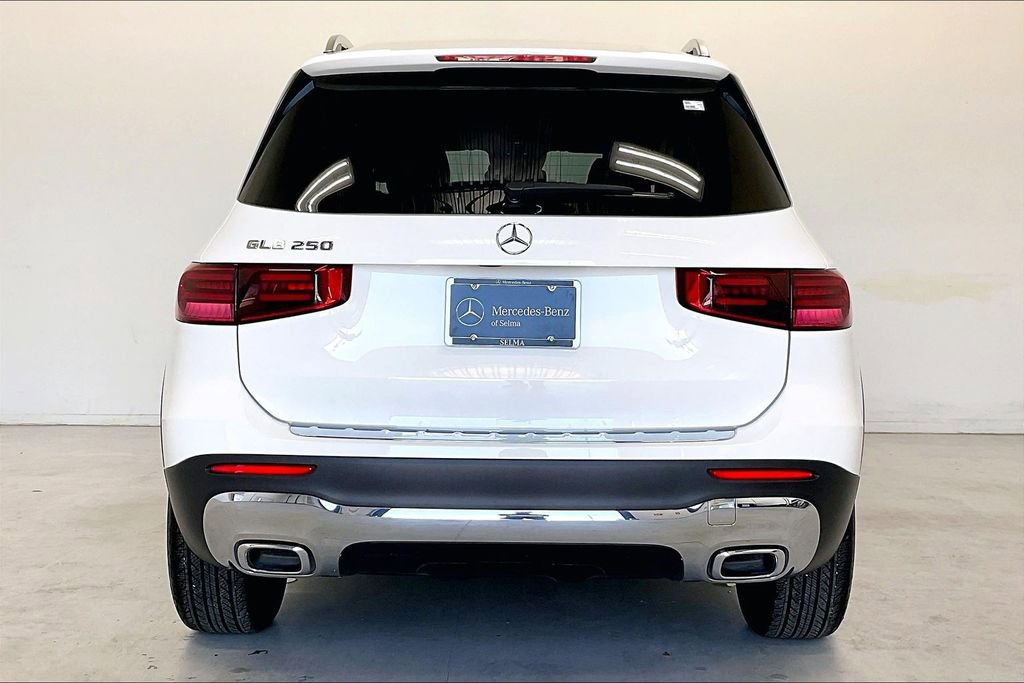 Used 2026 Mercedes-Benz GLB 250 image 4