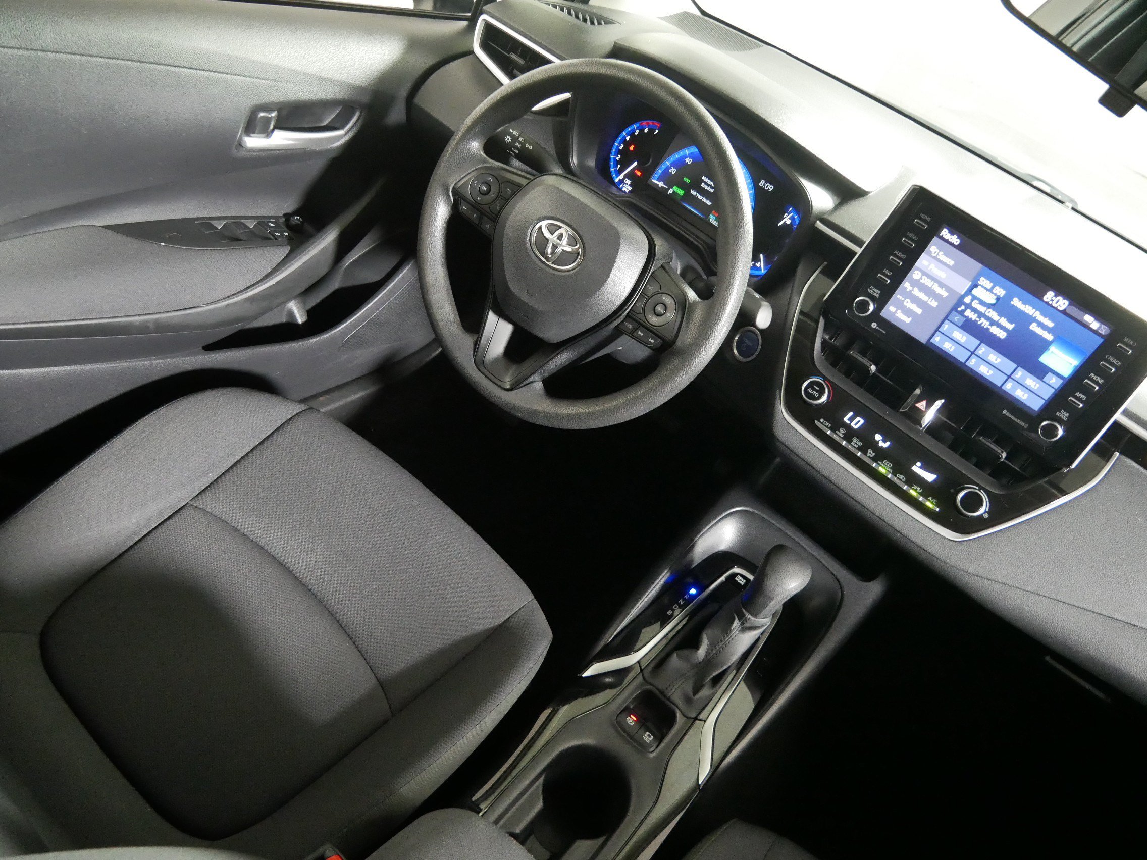 Used 2021 Toyota Corolla LE FWD image 9