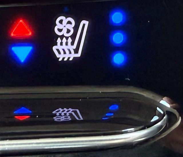 Used 2021 Buick Envision Avenir w/ Technology Package II image 29