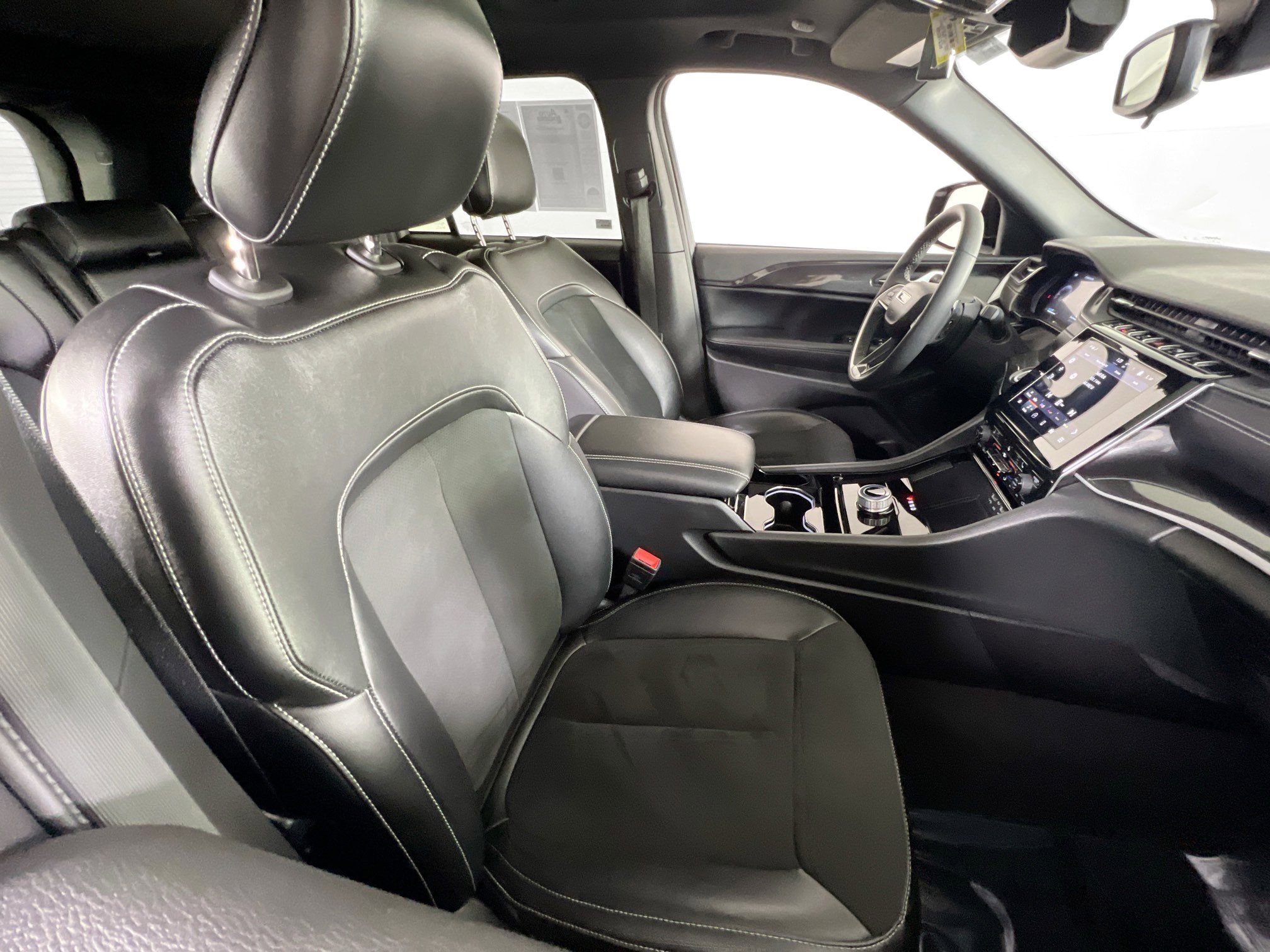 Used 2023 Jeep Grand Cherokee Altitude image 27