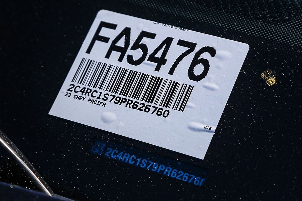 Used 2023 Chrysler Pacifica Limited image 29