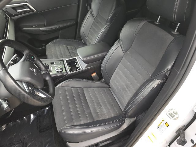 Used 2024 Mitsubishi Outlander 4WD Plug-In Hybrid image 15