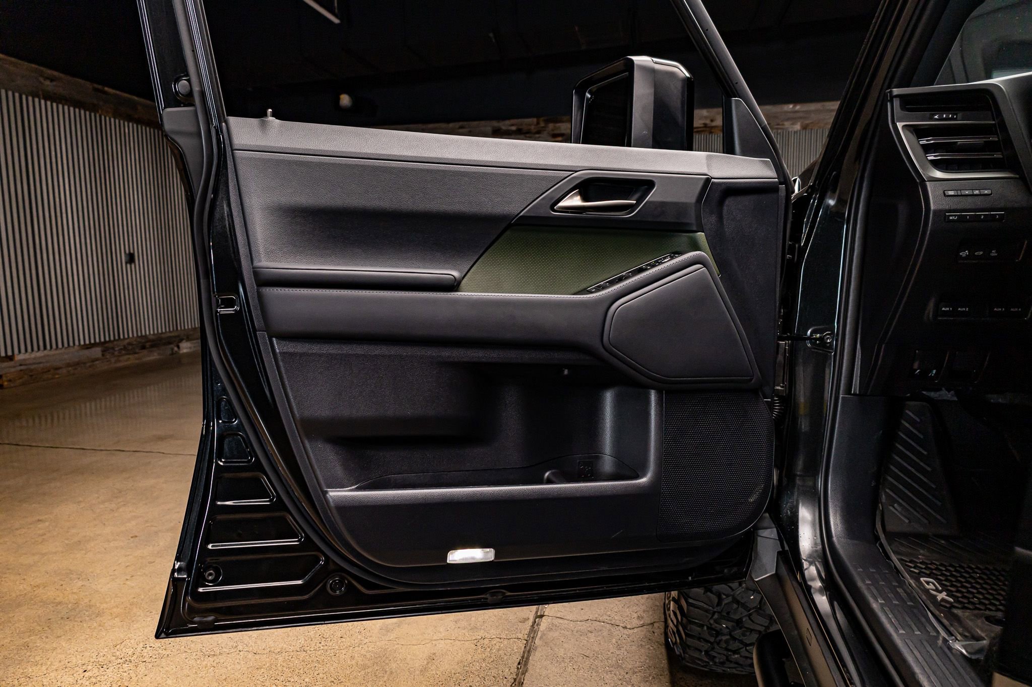 Used 2025 Lexus GX 550 image 30