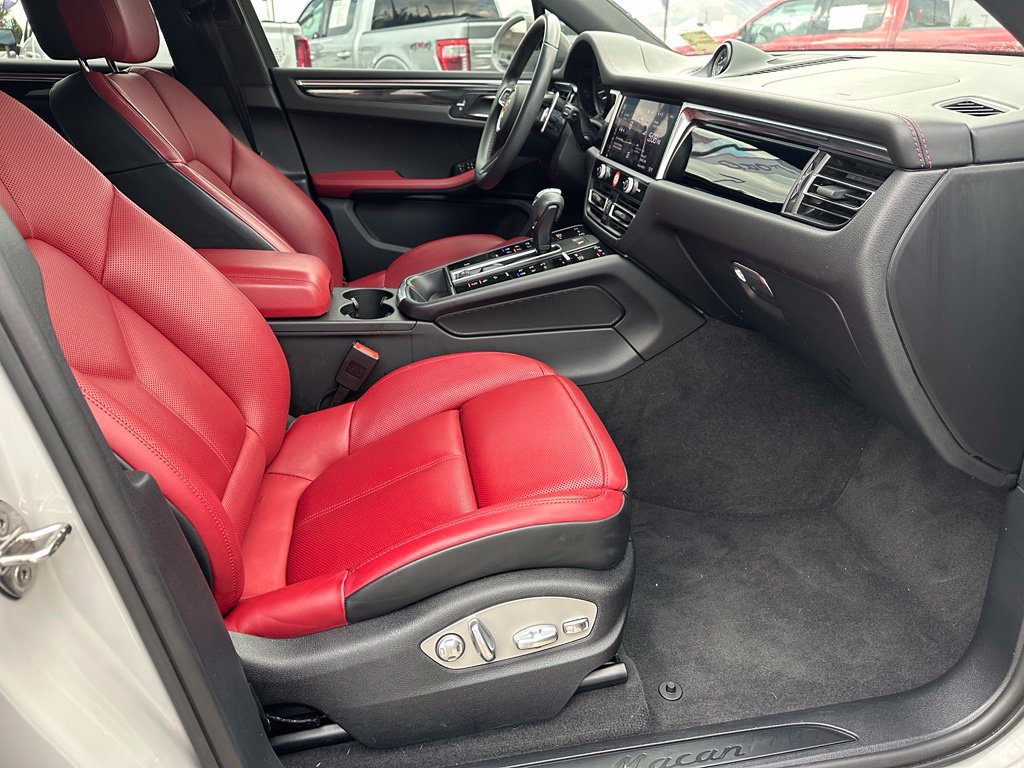 Used 2023 Porsche Macan AWD/4WD image 18