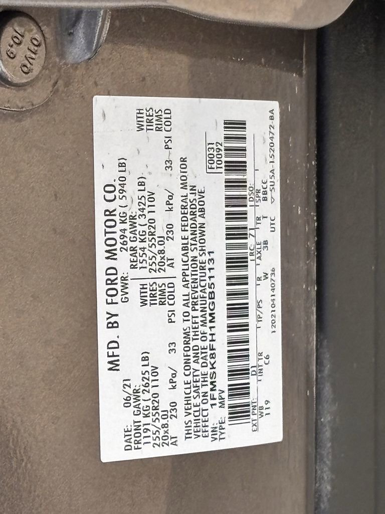 Used 2021 Ford Explorer Limited w/ Equipment Group 301A AWD/4WD image 29