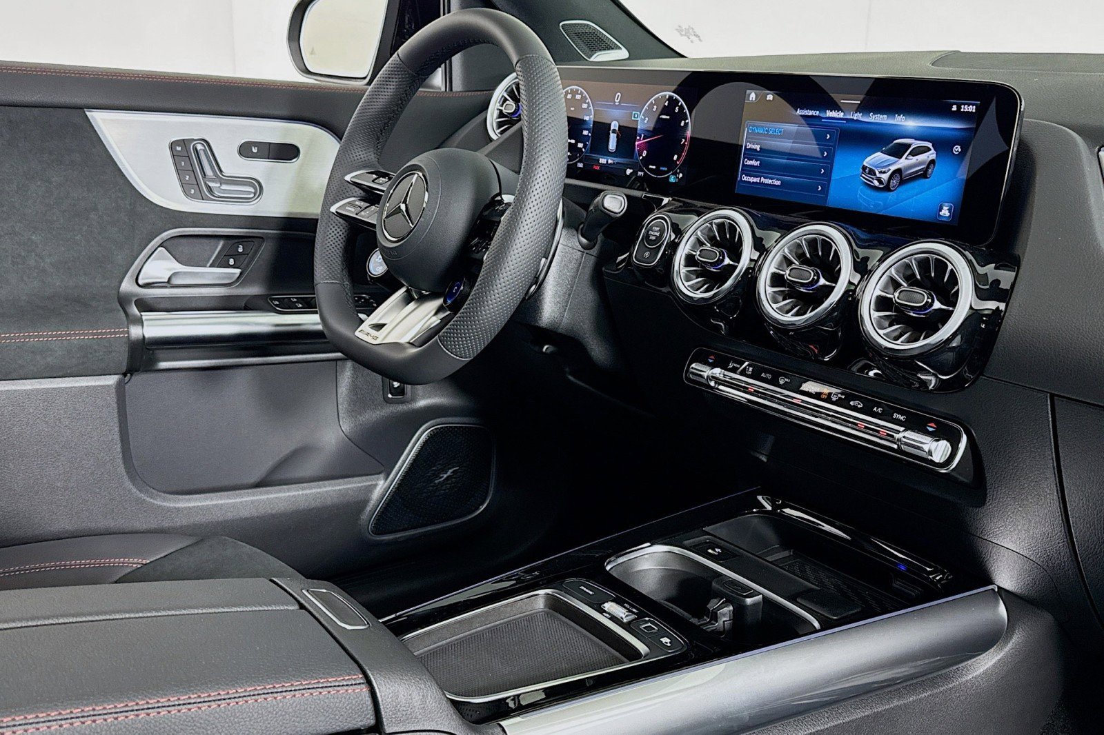 New 2026 Mercedes-Benz GLA 35 AMG 4MATIC image 15