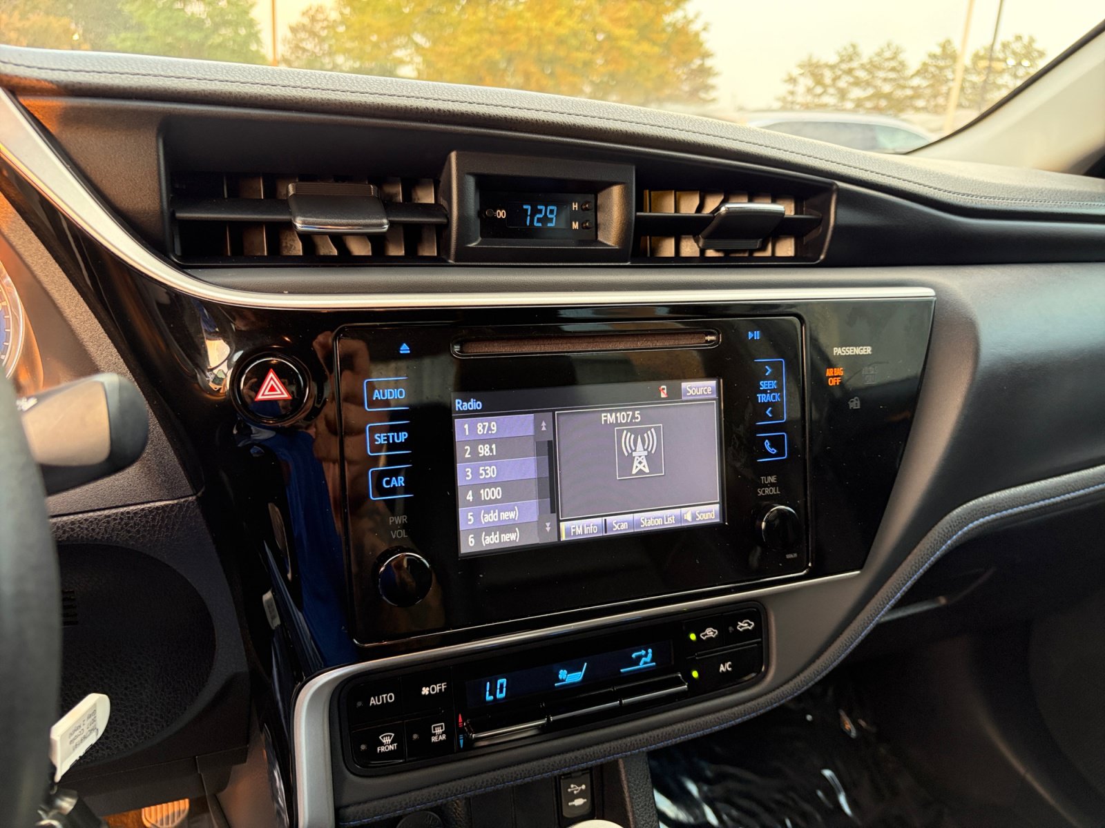 Used 2017 Toyota Corolla SE w/ Carpet Mat Package (TMS) FWD image 26