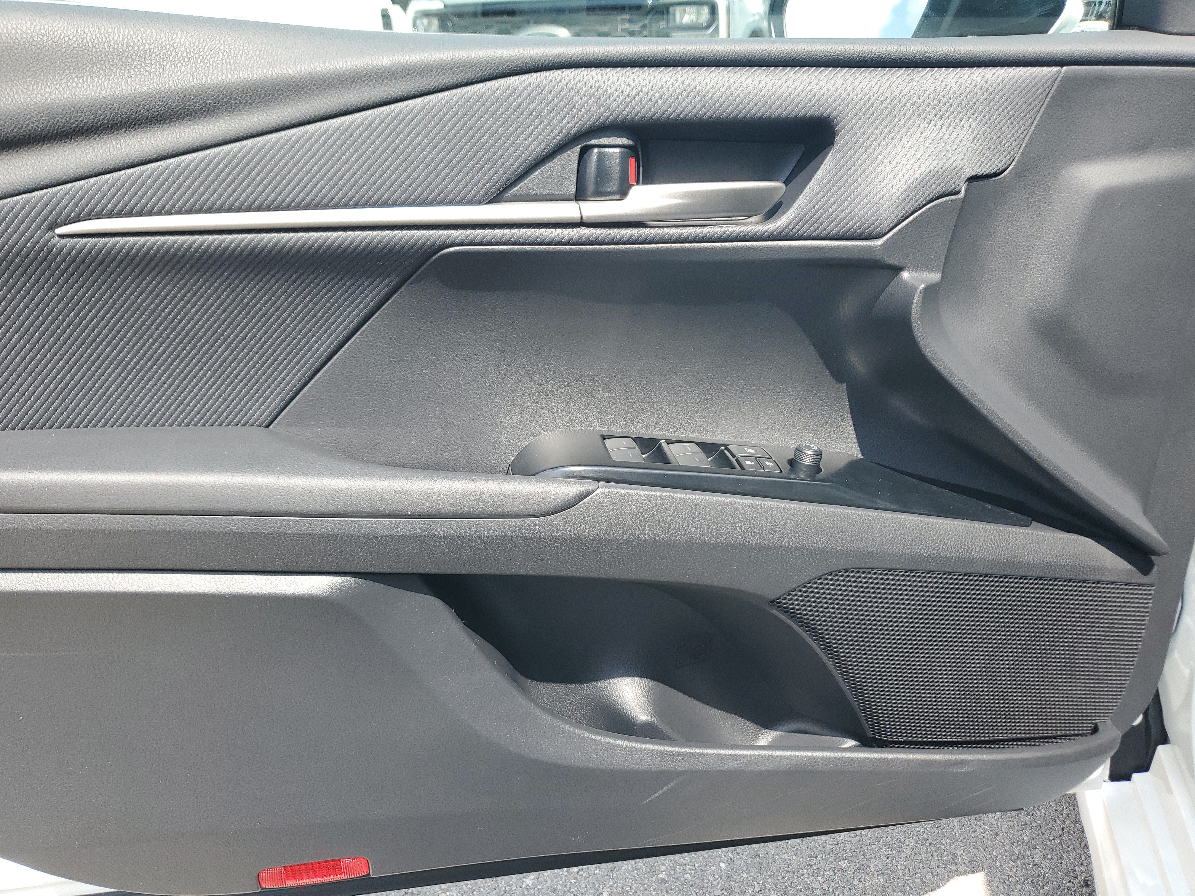 Used 2025 Toyota Camry SE FWD image 23