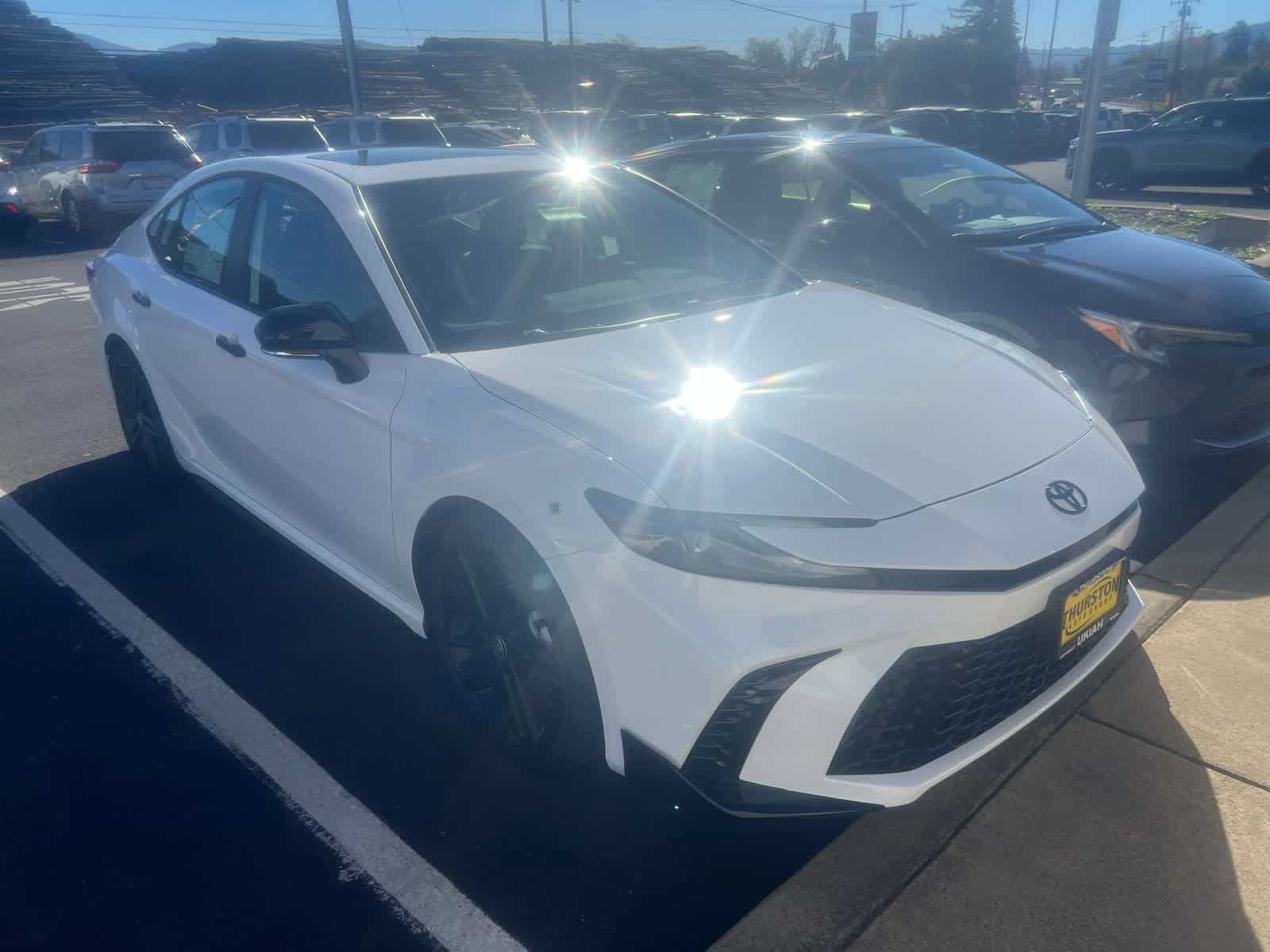 New 2026 Toyota Camry Hybrid FWD image 3