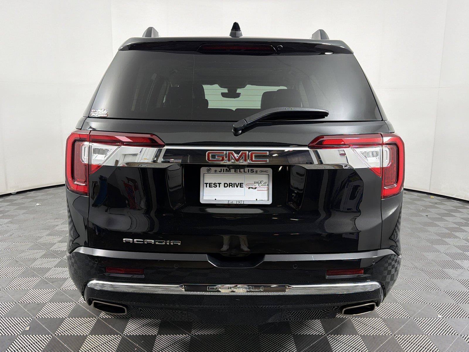 Certified 2023 GMC Acadia Denali w/ Denali Ultimate Package FWD image 5