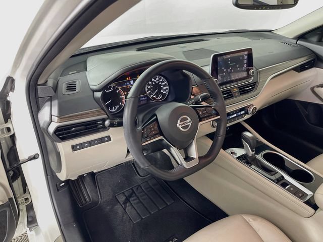 Used 2020 Nissan Altima 2.0 Platinum FWD image 10