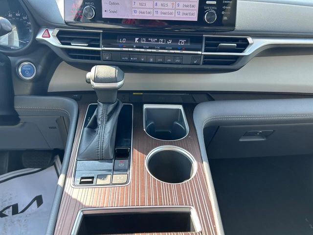 Used 2022 Toyota Sienna XLE w/ XLE Plus Package image 17