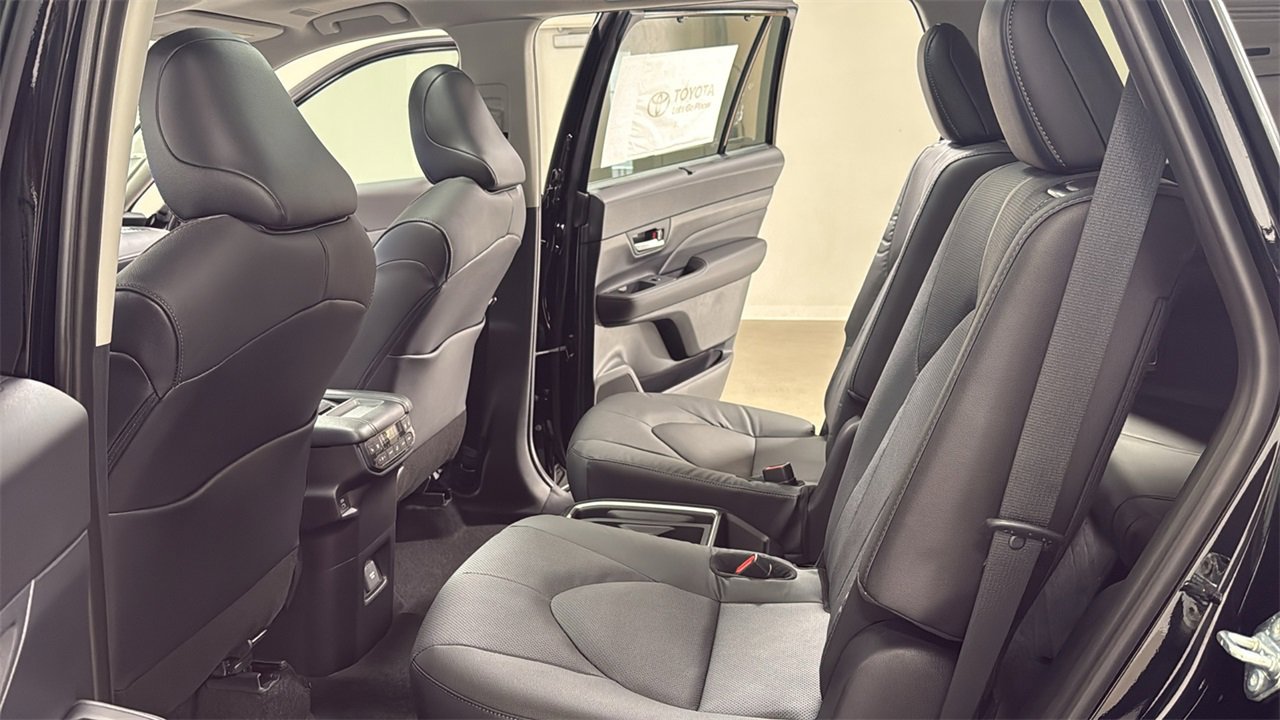 New 2025 Toyota Grand Highlander AWD image 15