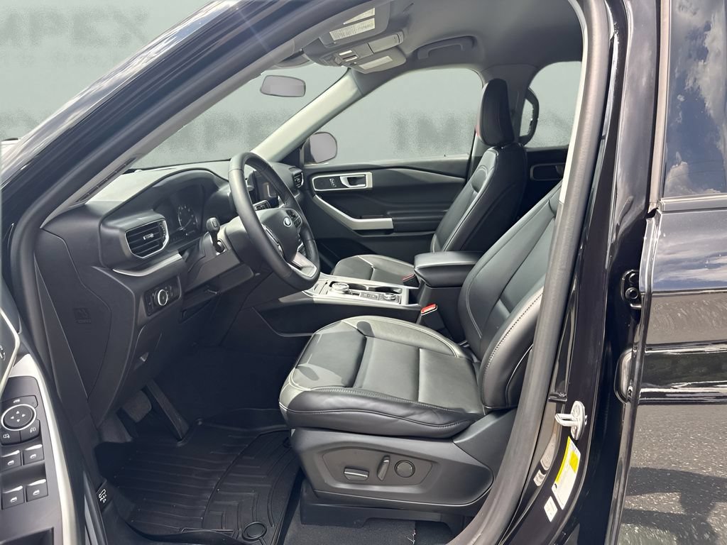 Used 2023 Ford Explorer XLT w/ Equipment Group 202A AWD/4WD image 9