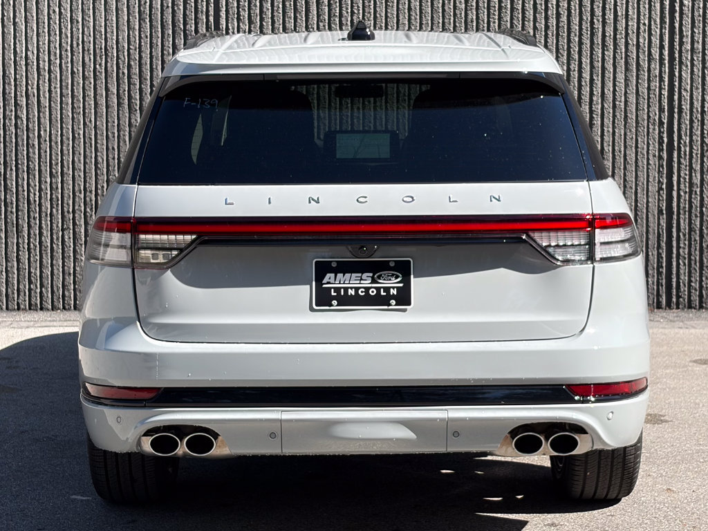 New 2027 Lincoln Aviator AWD w/ Jet Appearance Package image 6