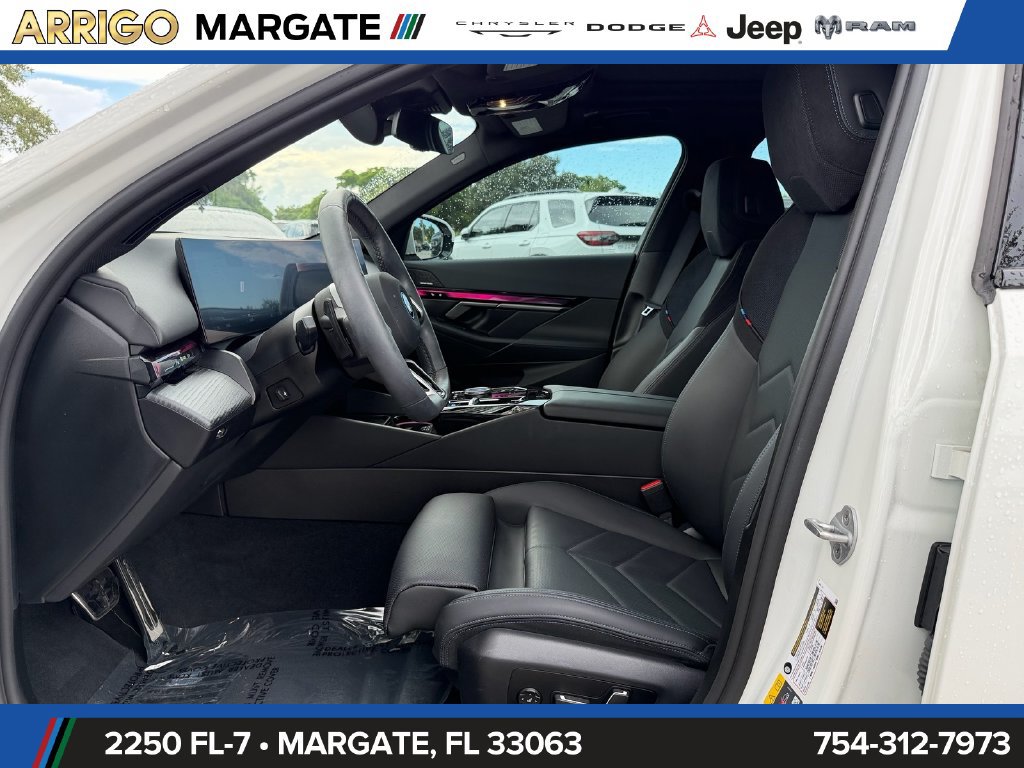 Used 2025 BMW i5 xDrive40 w/ M Sport Package AWD/4WD image 9