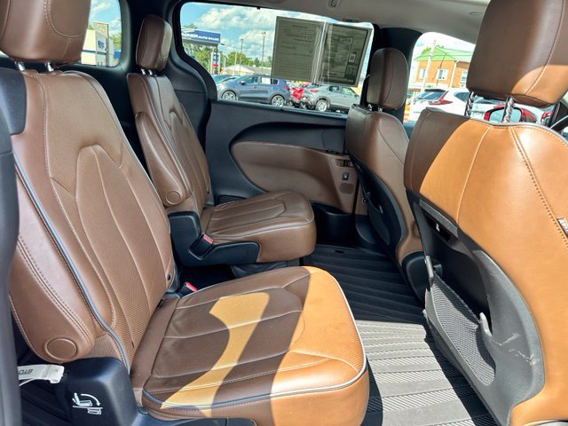 Used 2019 Chrysler Pacifica Limited w/ Tire & Wheel Group FWD image 24