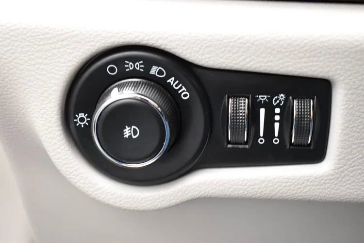 Used 2023 Chrysler Pacifica Touring-L FWD image 22