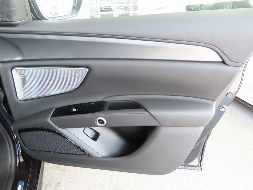 New 2024 Maserati Grecale GT image 14