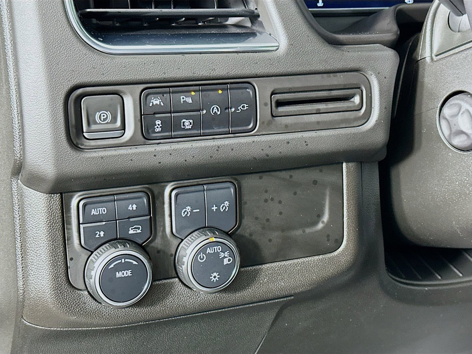 Used 2022 Chevrolet Tahoe LT w/ LT Signature Plus Package image 10