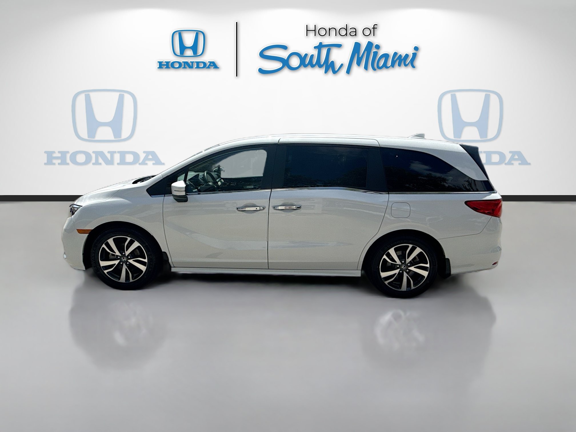 Certified 2023 Honda Odyssey Touring image 4