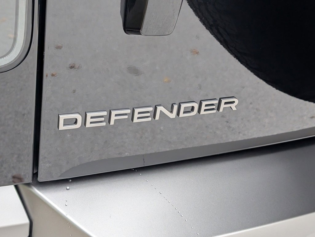 New 2026 Land Rover Defender 110 S image 32