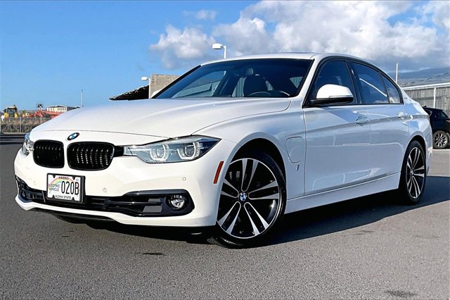 Used 2018 BMW 330e w/ Convenience Package image 1