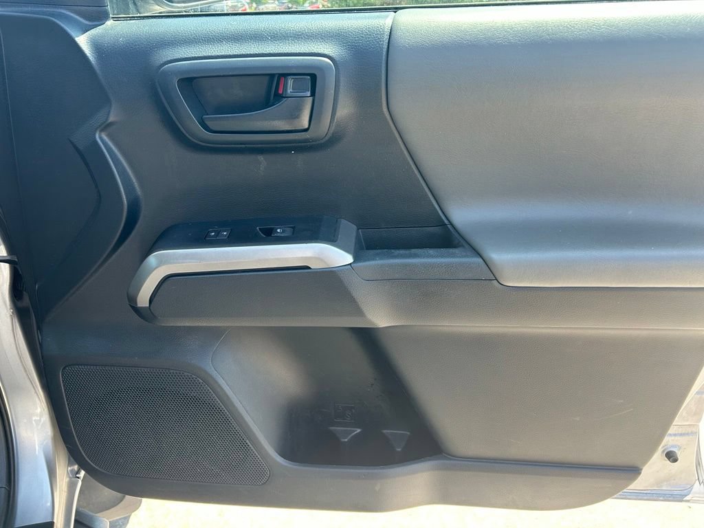 Used 2019 Toyota Tacoma SR5 AWD/4WD image 30