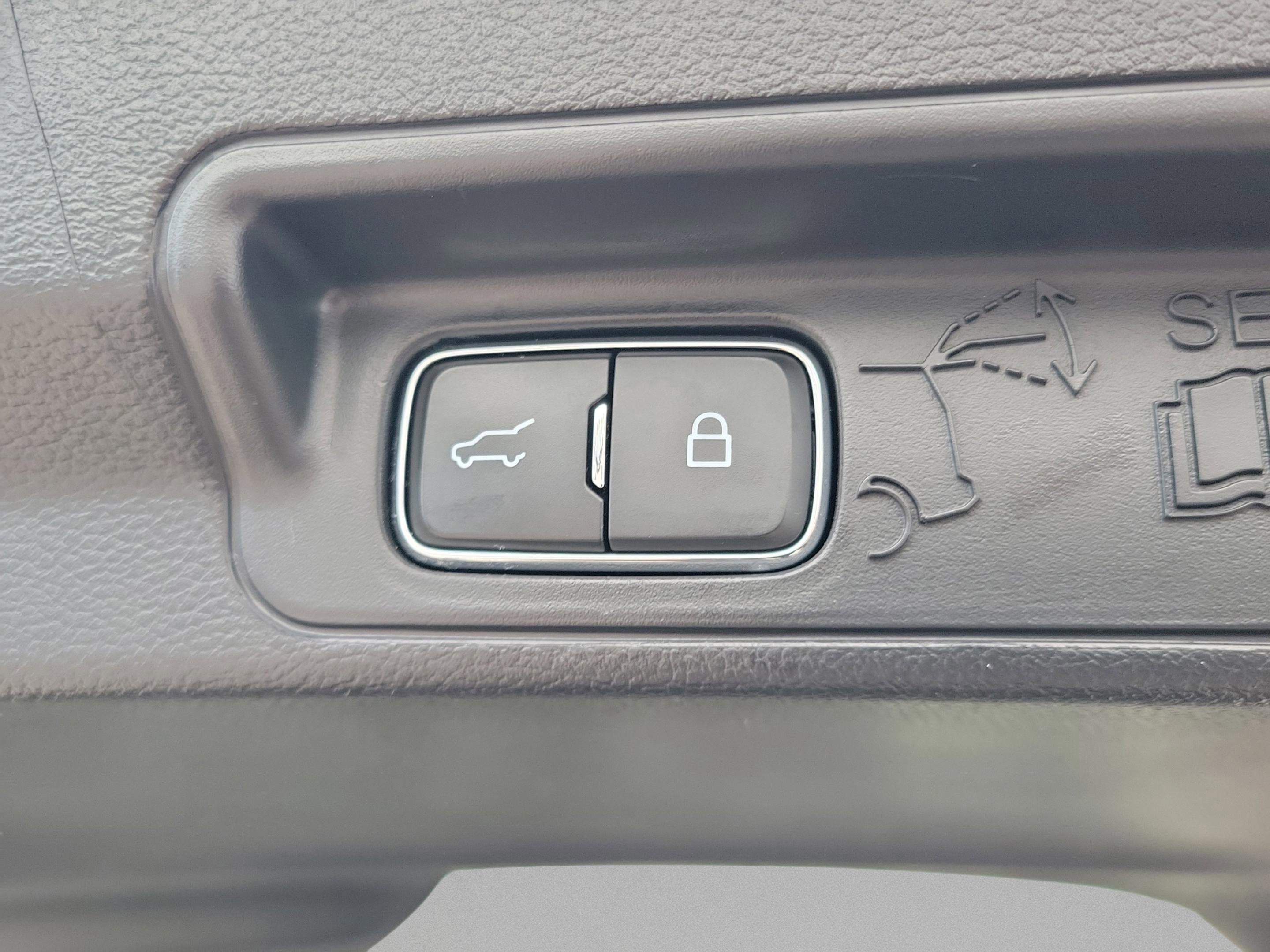 Used 2025 Ford Explorer Active w/ Active Comfort Package image 12