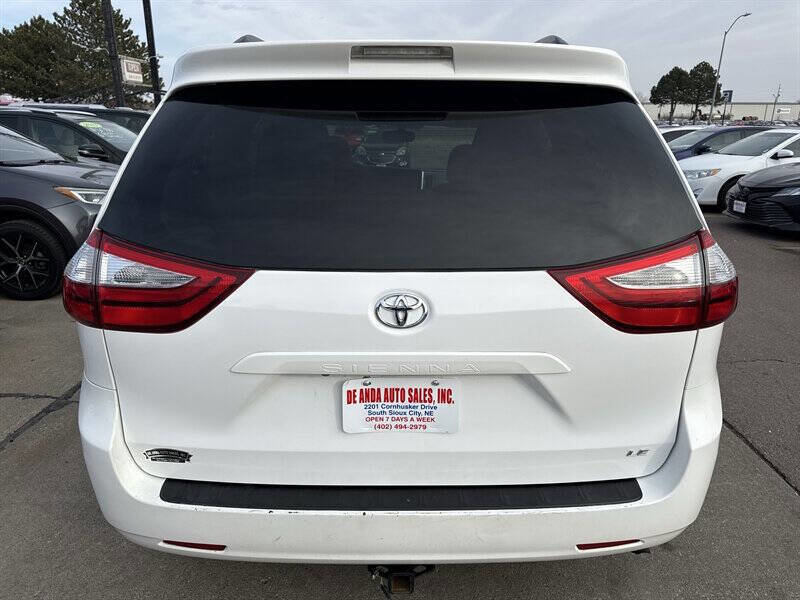 Used 2017 Toyota Sienna LE image 6