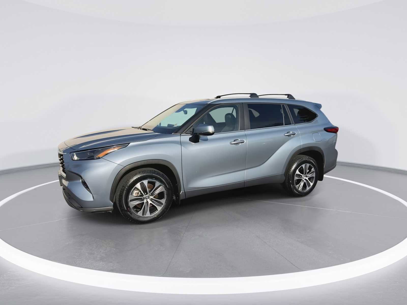 Used 2023 Toyota Highlander XLE AWD/4WD image 4