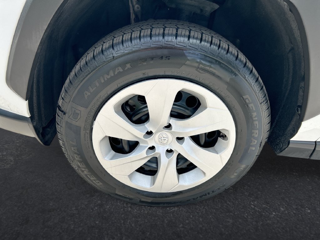 Used 2024 Toyota RAV4 LE FWD image 10