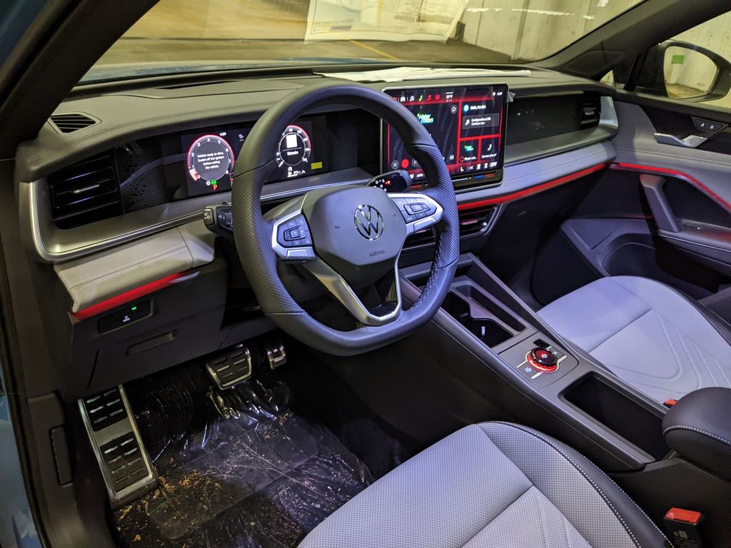 New 2026 Volkswagen Tiguan SE R-Line AWD/4WD image 8