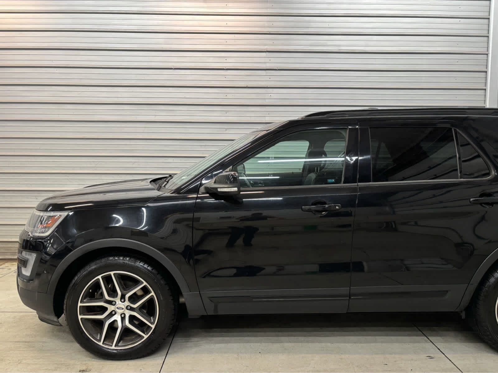 Used 2017 Ford Explorer Sport AWD/4WD image 3