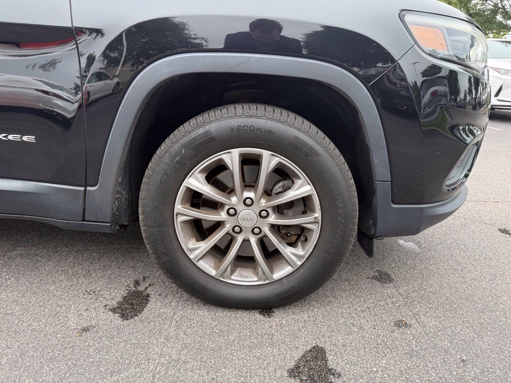 Used 2019 Jeep Cherokee Latitude Plus w/ Cold Weather Group AWD/4WD image 24