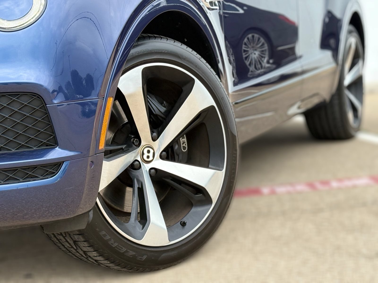 Used 2019 Bentley Bentayga AWD/4WD image 11