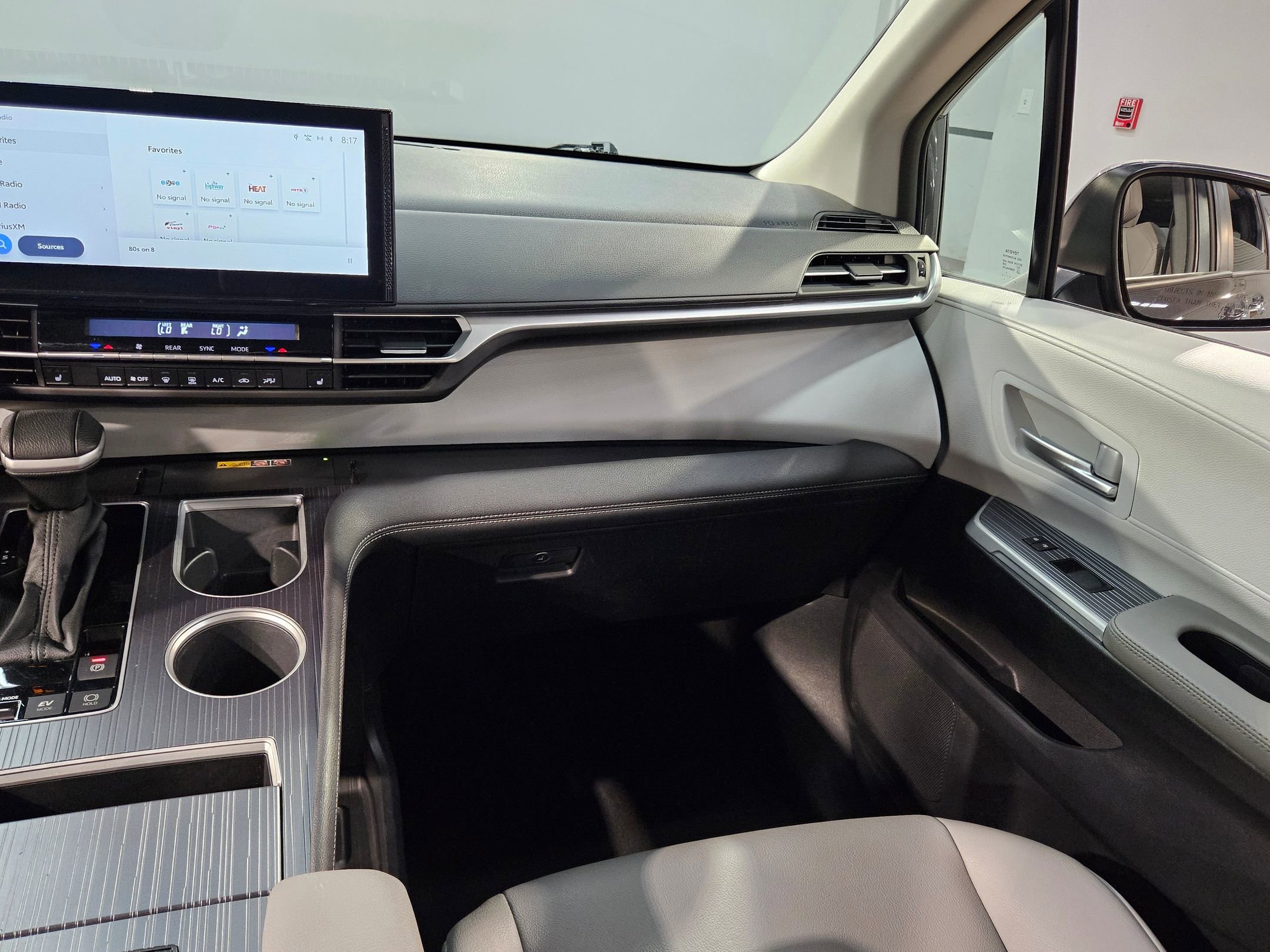 Certified 2025 Toyota Sienna XLE image 11