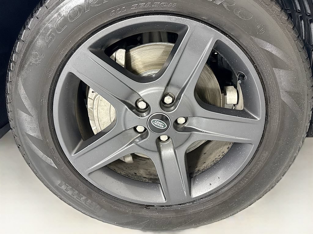 Certified 2023 Land Rover Defender 130 X-Dynamic SE AWD/4WD image 33