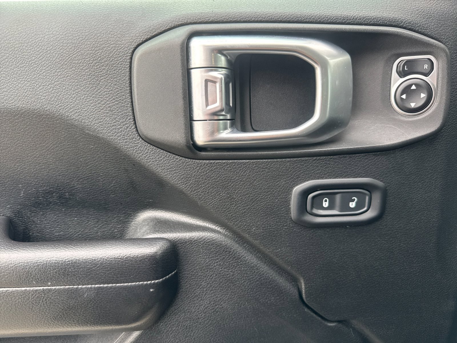 Used 2020 Jeep Wrangler Unlimited Sport S image 11