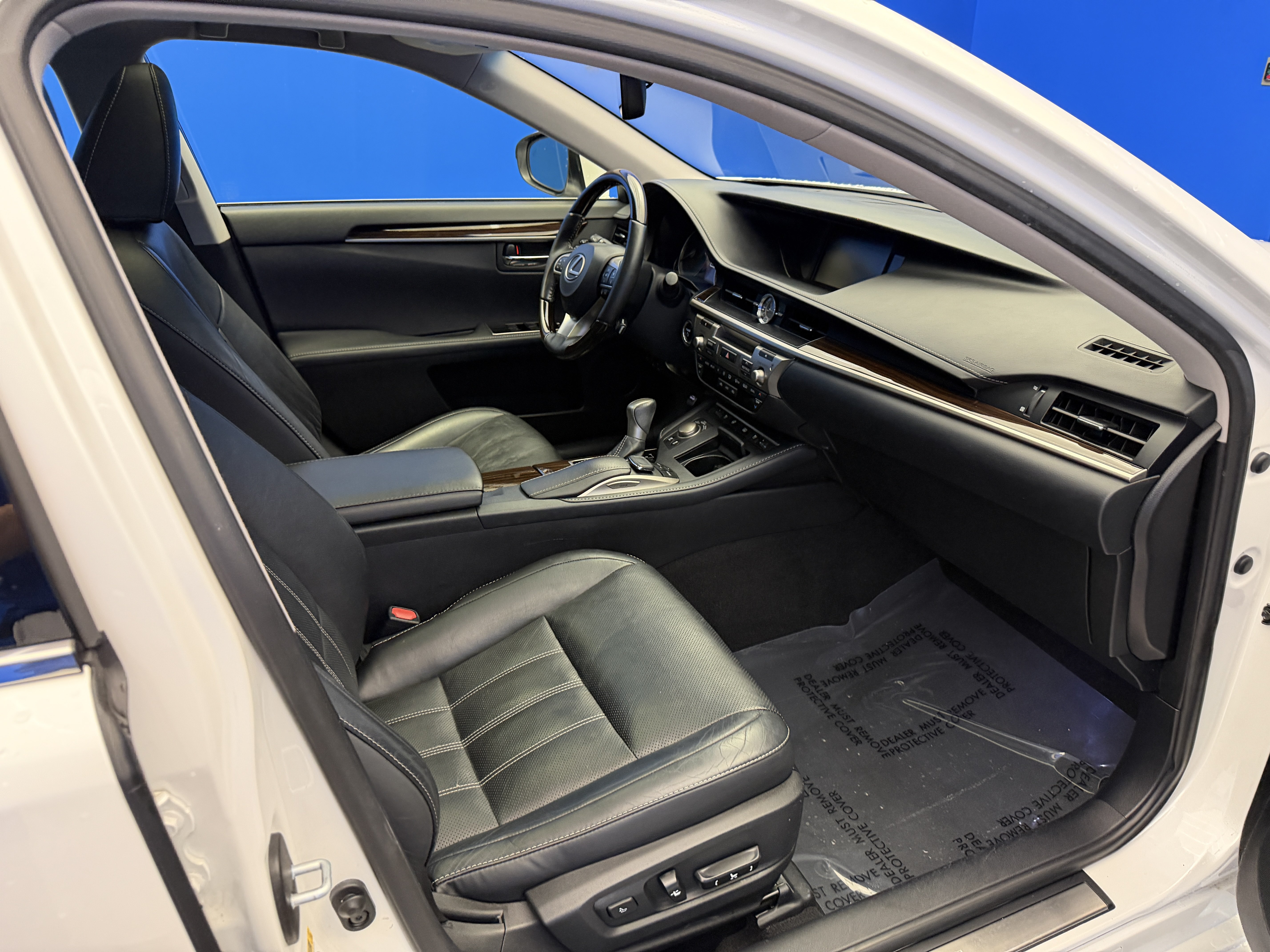 Used 2016 Lexus ES 300h w/ Luxury Package w/Wood Trim FWD image 24