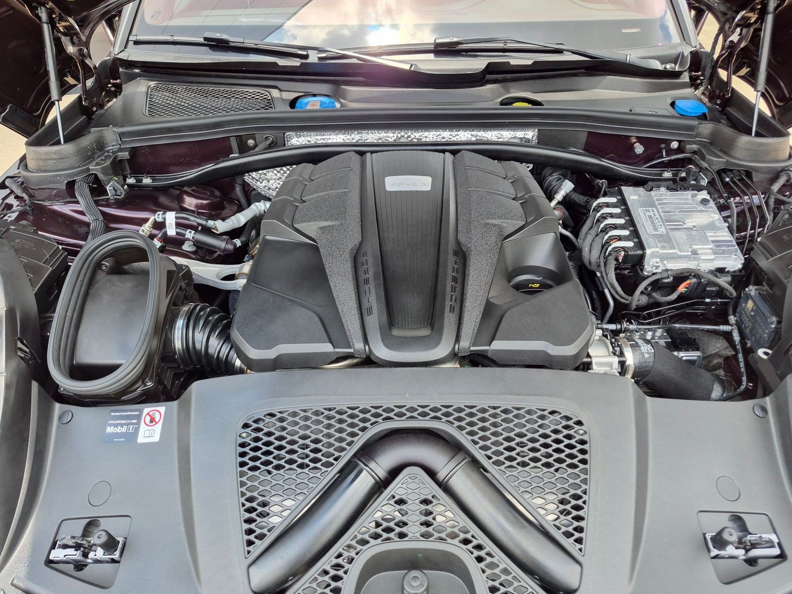 Certified 2026 Porsche Macan S AWD/4WD image 27