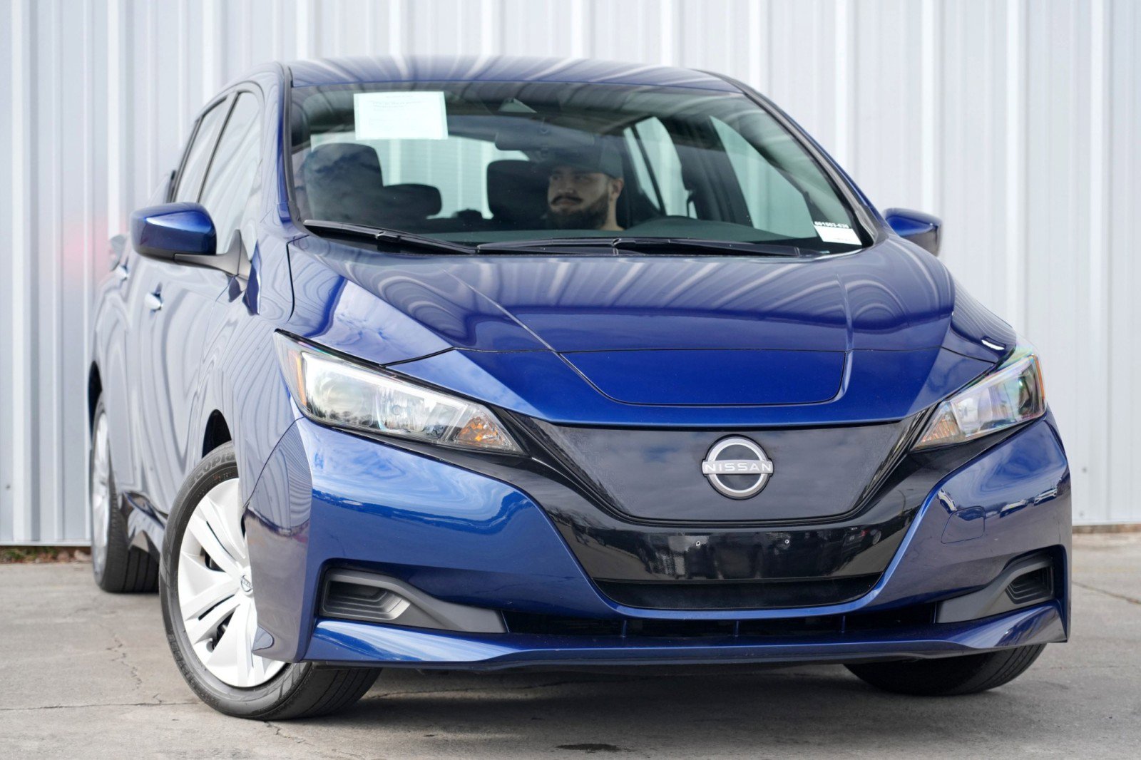 Used 2025 Nissan Leaf S image 2