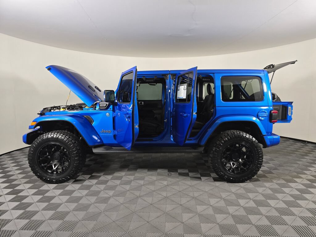 Used 2023 Jeep Wrangler Unlimited Sahara AWD/4WD image 15