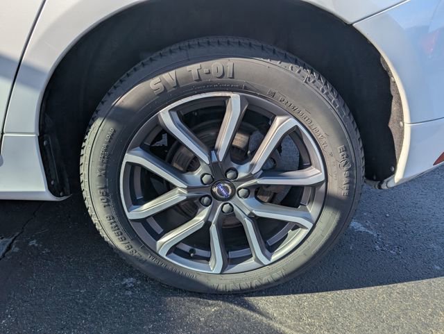 Used 2017 Volvo XC60 T6 Dynamic w/ Climate Package image 25