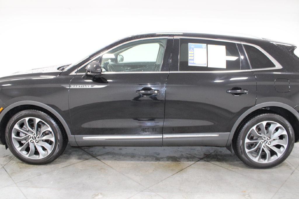 Used 2023 Lincoln Nautilus Reserve AWD/4WD image 6